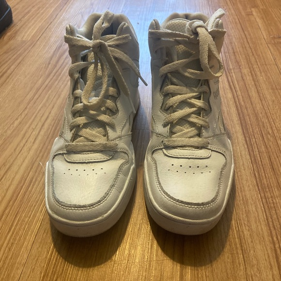 Used white Reebok girls basketball shoes - Picture 2 of 2
